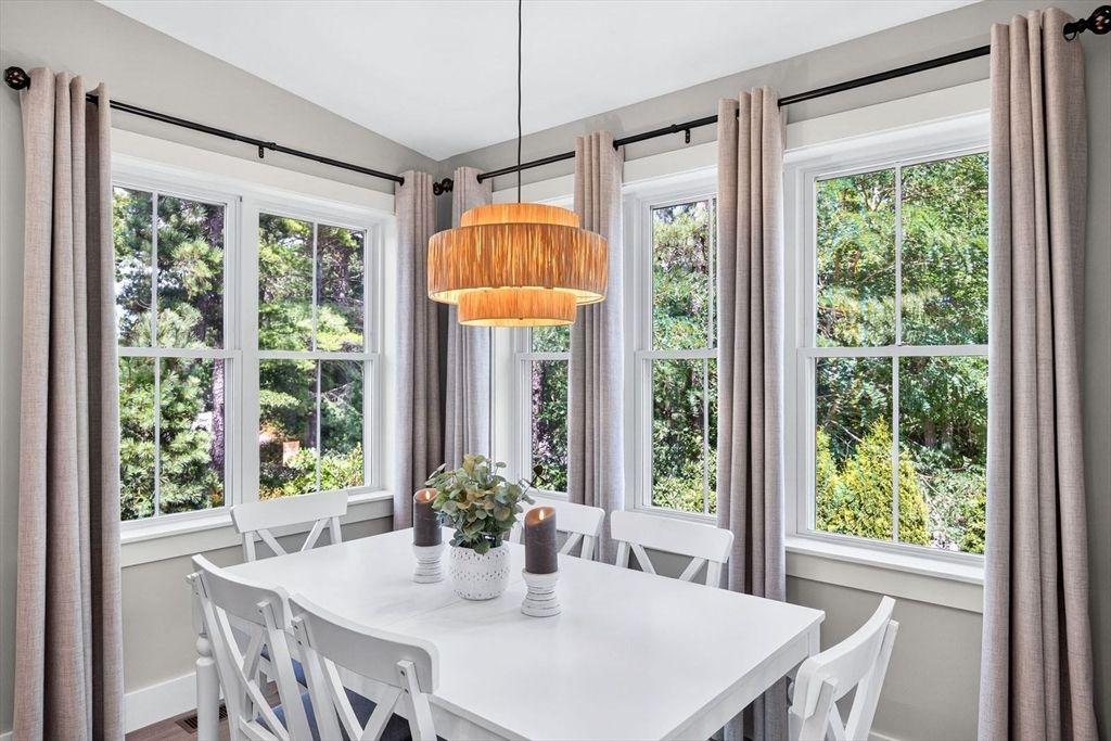 Chandelier, Dining room, Interior, Pendant Lights, Wood Texture Flooring