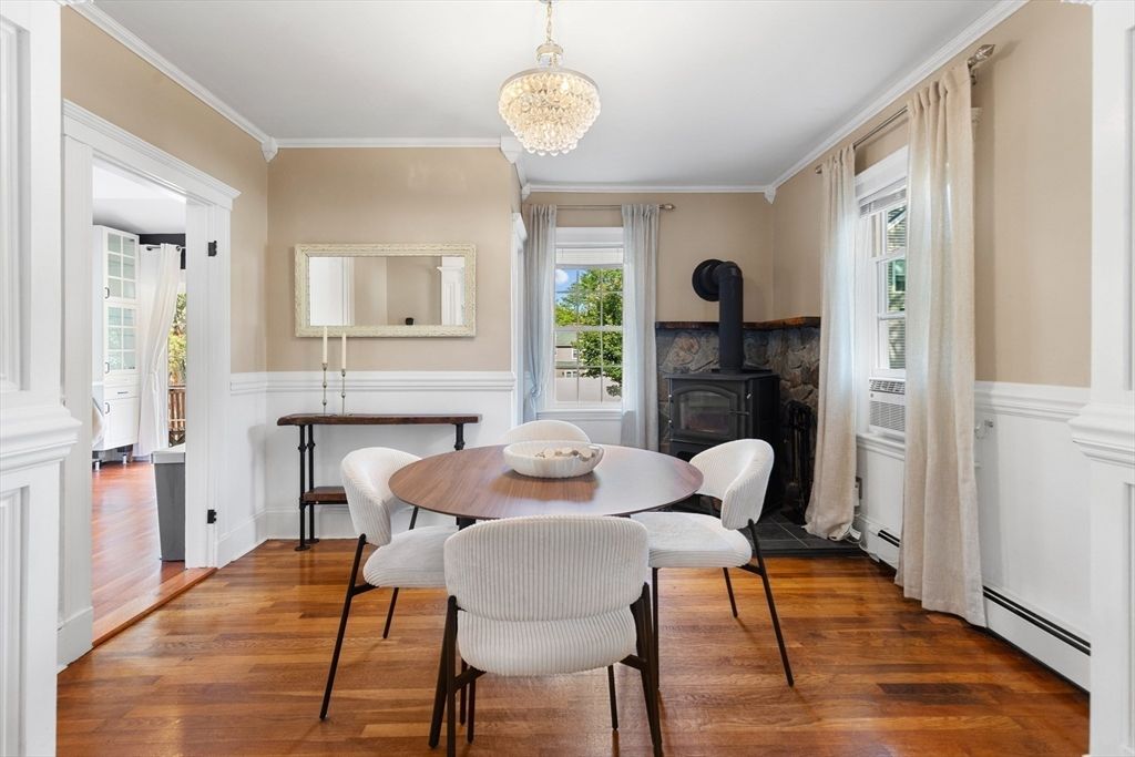Chandelier, Dining room, Fireplace, Interior, Wood Texture Flooring
