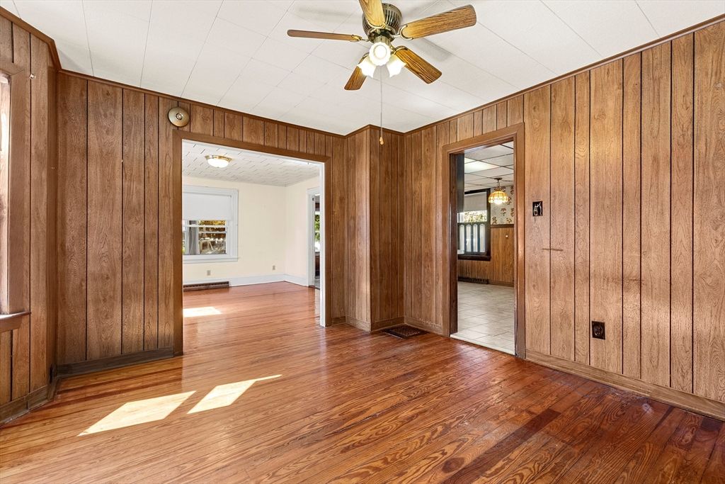 Empty room, Interior, Wood Texture Flooring, Wooden Walls