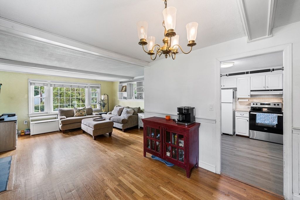 Chandelier, Interior, Kitchen, Living room, Stainless Steel Appliances, Wood Texture Flooring