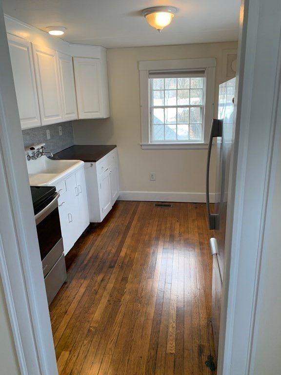 Interior, Kitchen, Washer, Wood Texture Flooring
