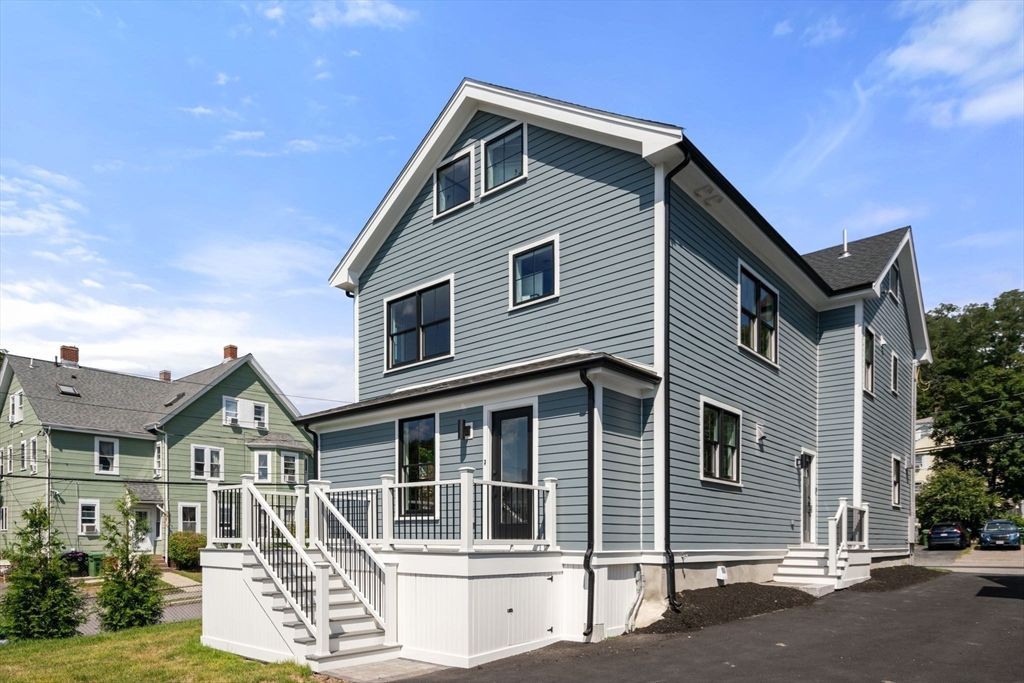 Exterior, Facade, Queen Anne Victorian