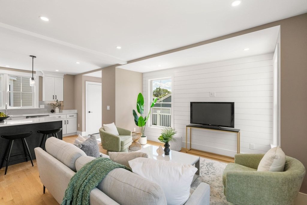 Interior, Living room, Pendant Lights, Recessed Lighting, Wood Texture Flooring