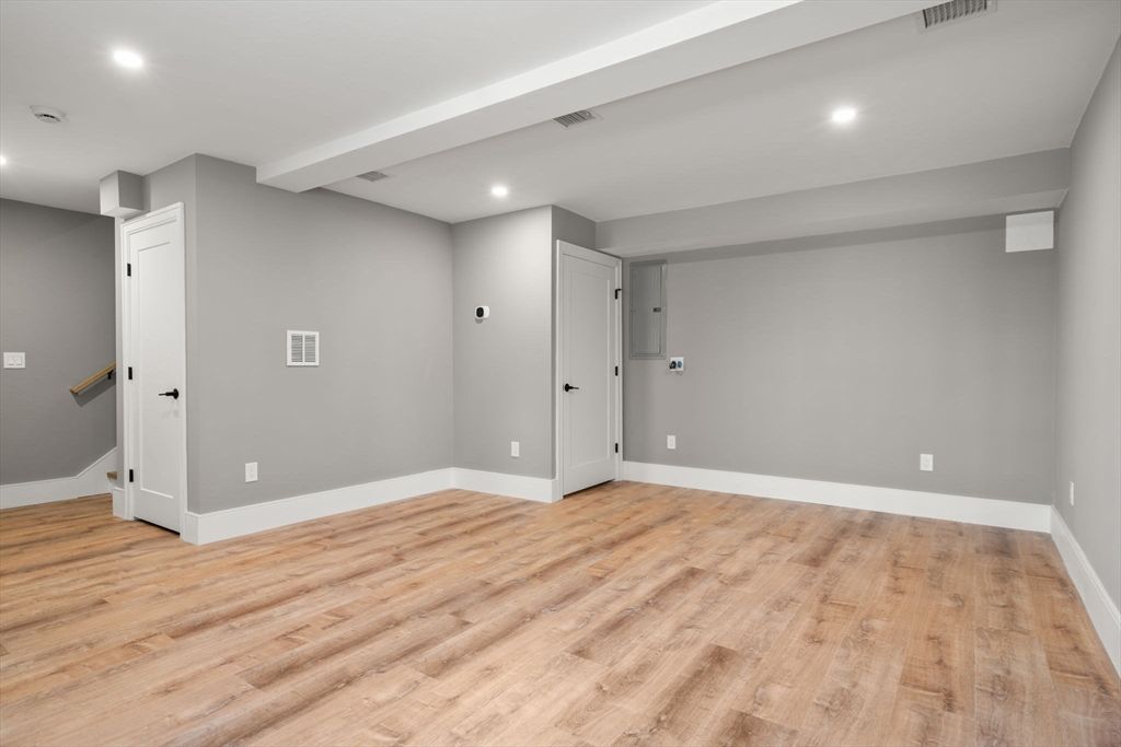 Empty room, Interior, Recessed Lighting, Wood Texture Flooring