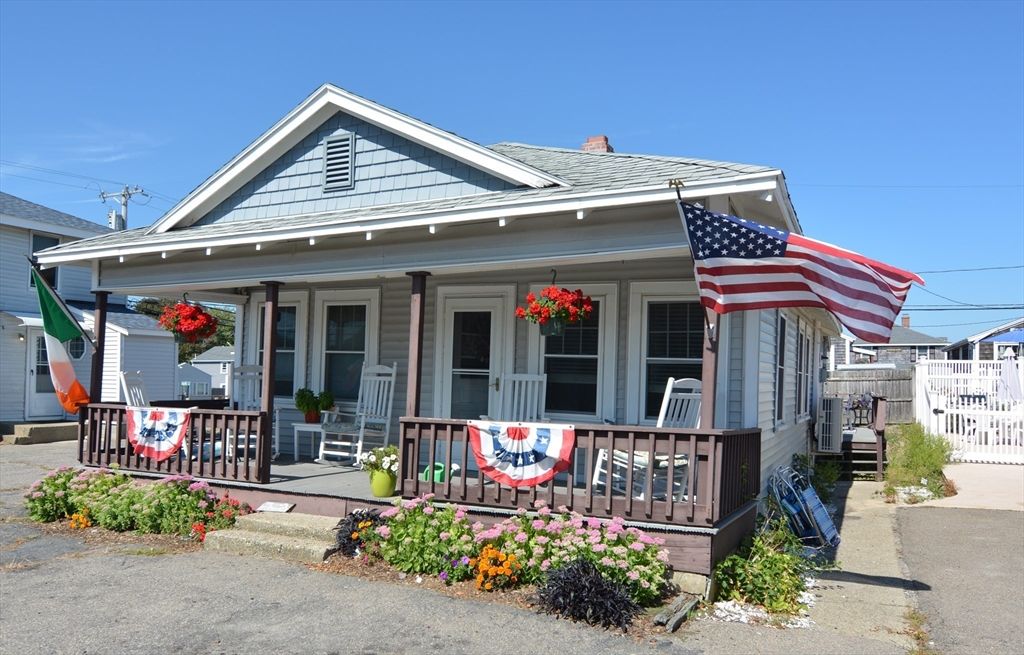 Exterior, Facade, Queen Anne Victorian