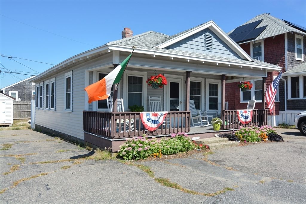 Exterior, Facade, Queen Anne Victorian