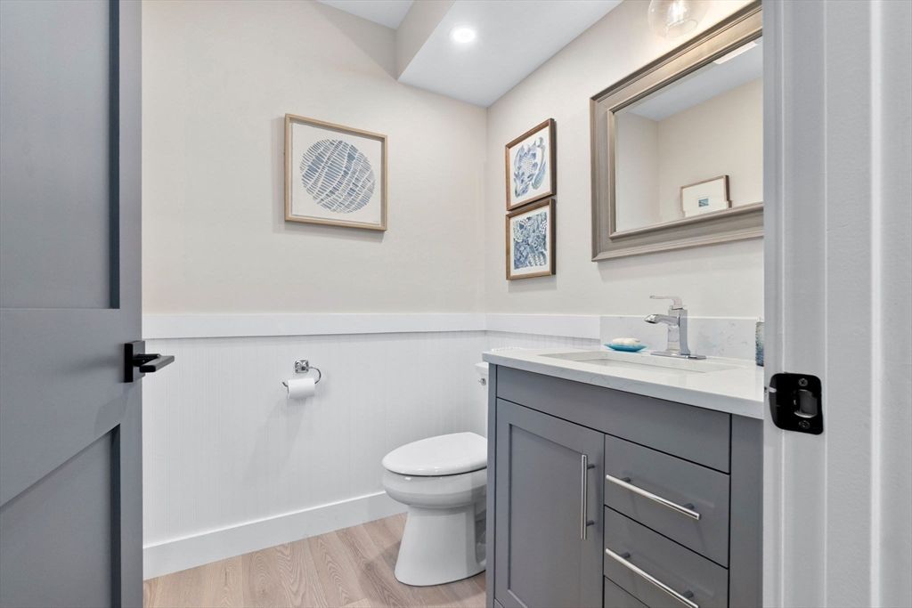Bathroom, Interior, Recessed Lighting, Wood Texture Flooring