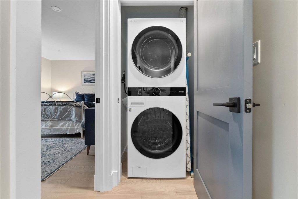 Bedroom, Interior, Utility Closets, Washer, Wood Texture Flooring
