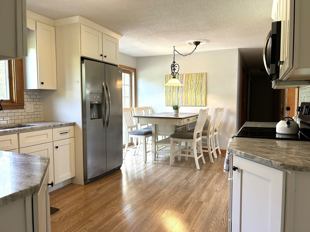 Dining room, Interior, Kitchen, Pendant Lights, Wood Texture Flooring