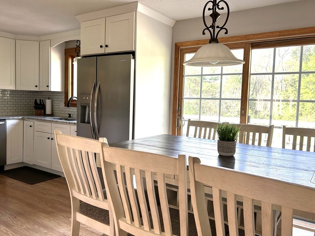 Dining room, Interior, Kitchen, Pendant Lights, Wood Texture Flooring