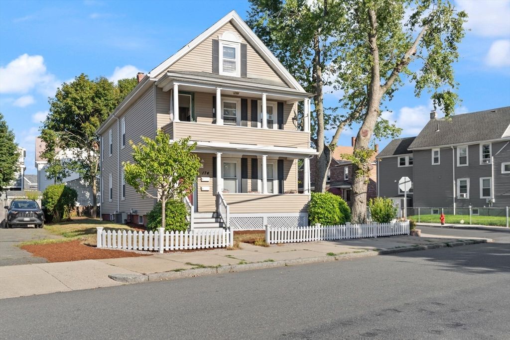 Exterior, Facade, Queen Anne Victorian