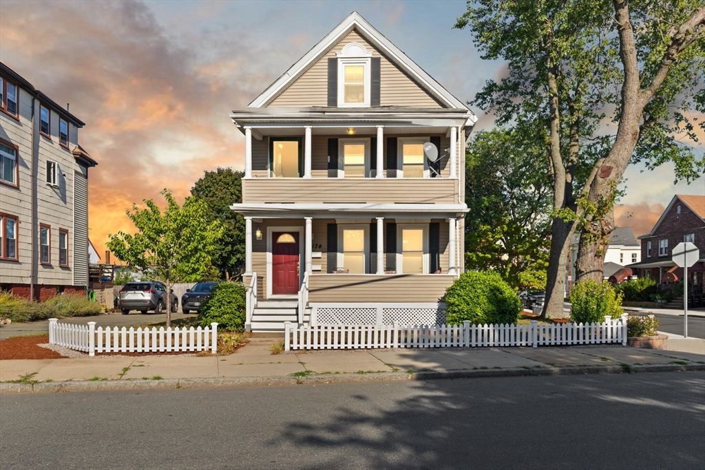 Exterior, Facade, Queen Anne Victorian