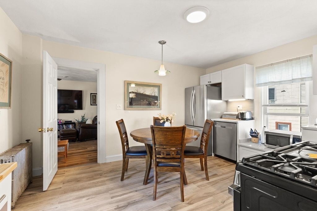Dining room, Interior, Kitchen, Pendant Lights, Stainless Steel Appliances, Wood Texture Flooring