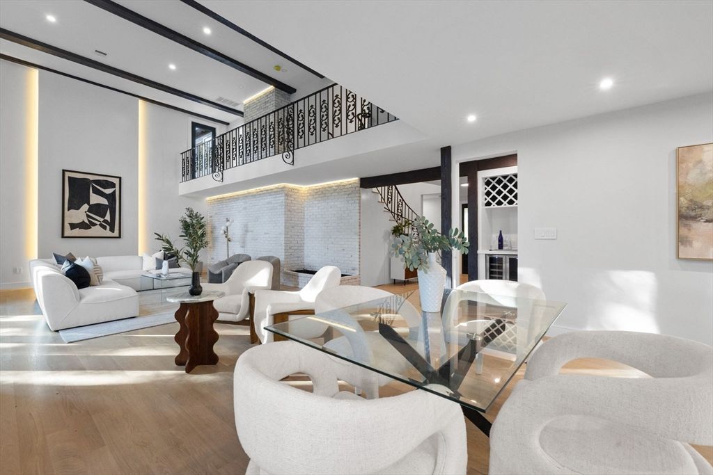 Dining room, Interior, Living room, Recessed Lighting, Wood Texture Flooring