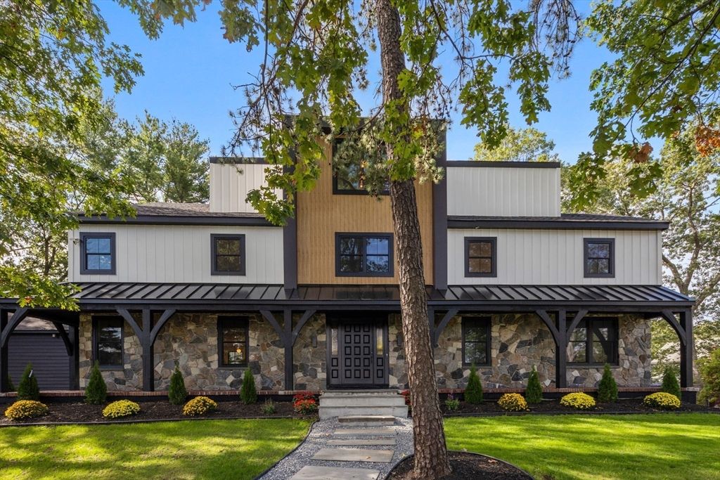 Exterior, Facade, Farmhouse
