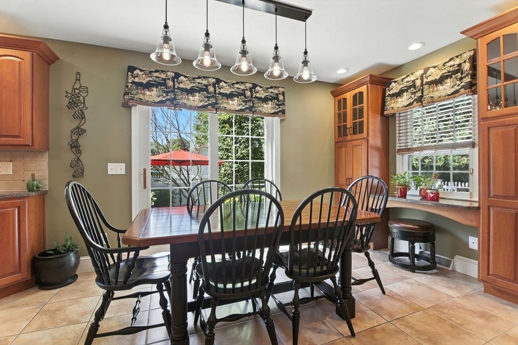 Dining room, Interior, Pendant Lights, Recessed Lighting