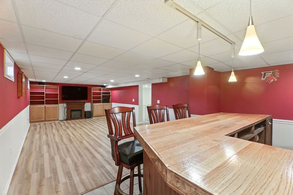Dining room, Interior, Pendant Lights, Recessed Lighting, Wood Texture Flooring