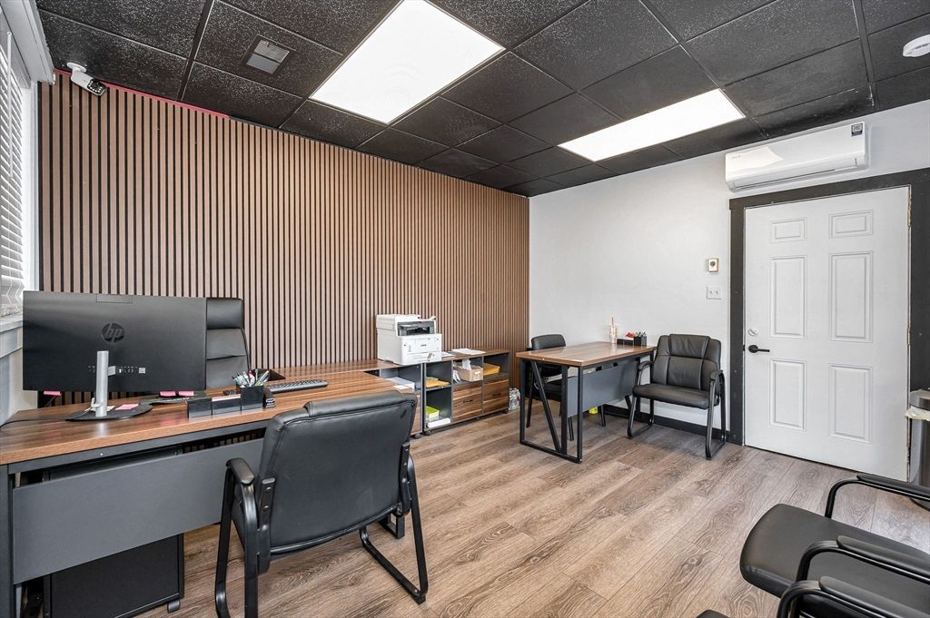 Home Office, Interior, Recessed Lighting, Wood Texture Flooring