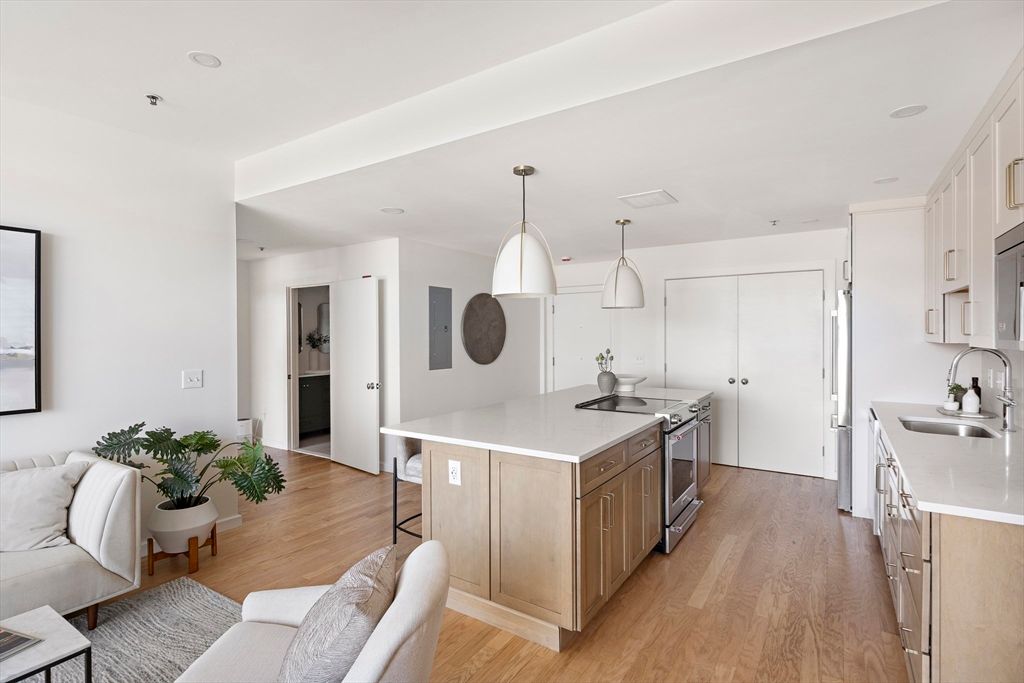 Interior, Kitchen, Pendant Lights, Recessed Lighting, Wood Texture Flooring