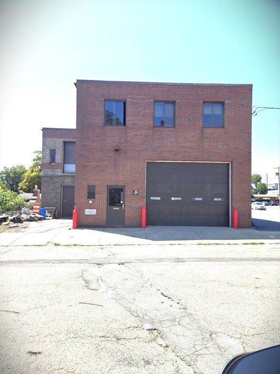 Attached, Exterior, Facade, Brick Facade, Rowhouse