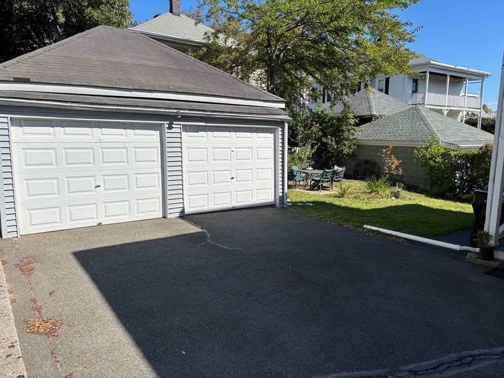 Detached Garage, Exterior