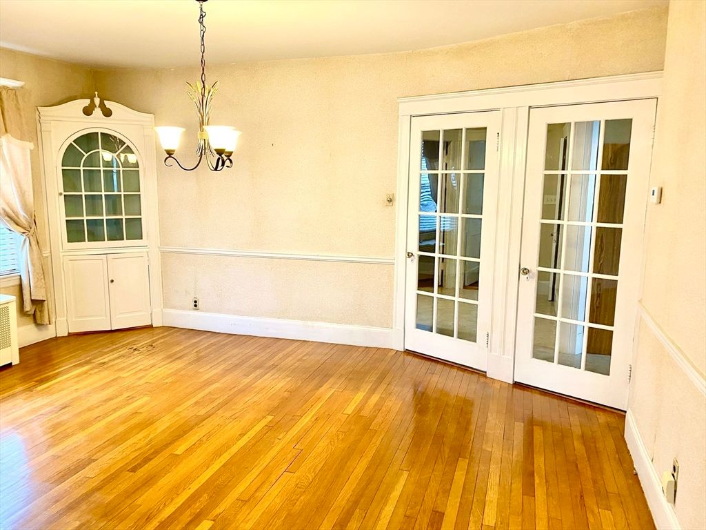 Empty room, Interior, Pendant Lights, Wood Texture Flooring