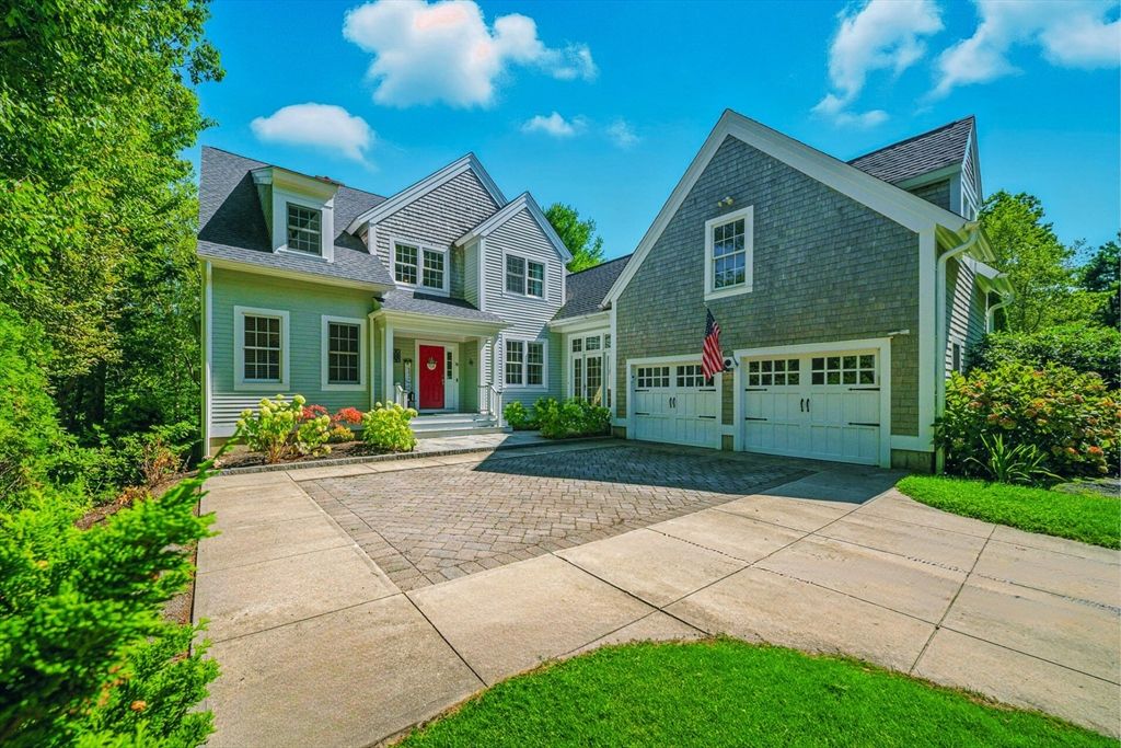 Attached, Exterior, Facade, Cape Cod