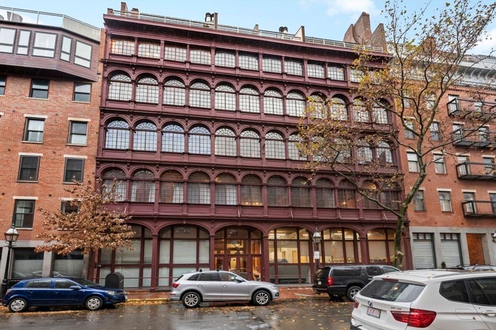 Exterior, Facade, Rowhouse
