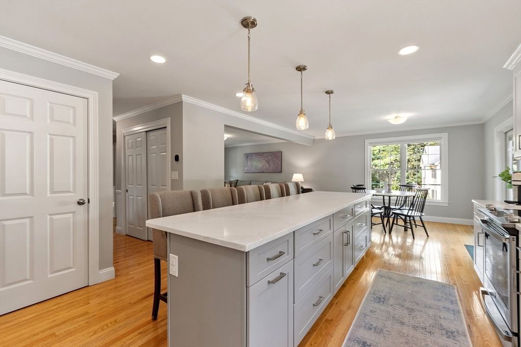 Dining room, Interior, Kitchen, Pendant Lights, Recessed Lighting, Wood Texture Flooring