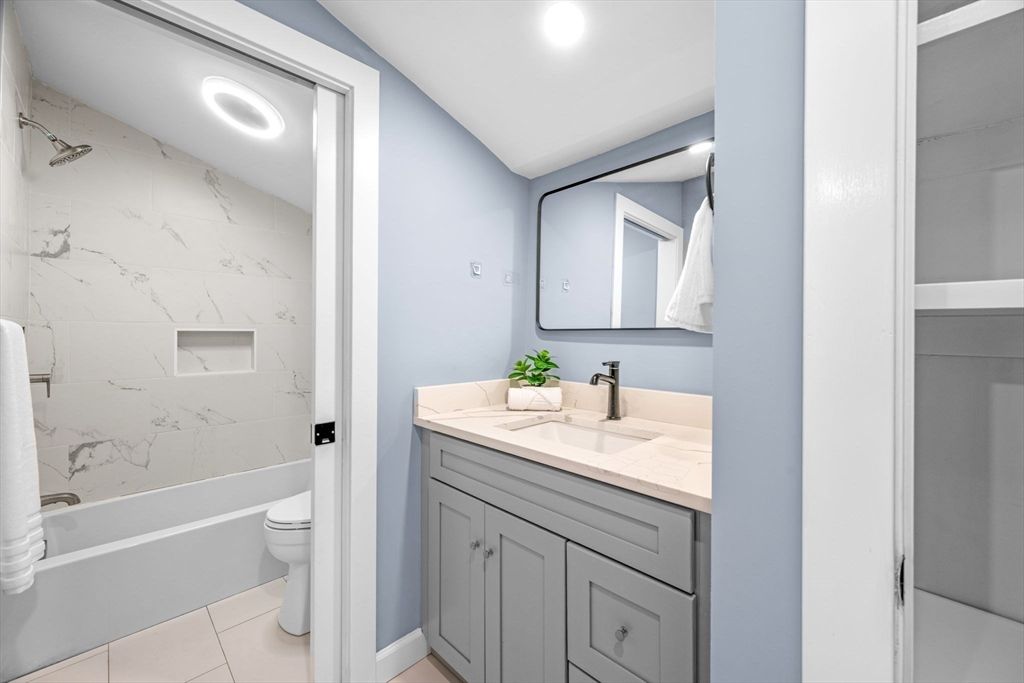 Bathroom, Interior, Marble Walls, Recessed Lighting