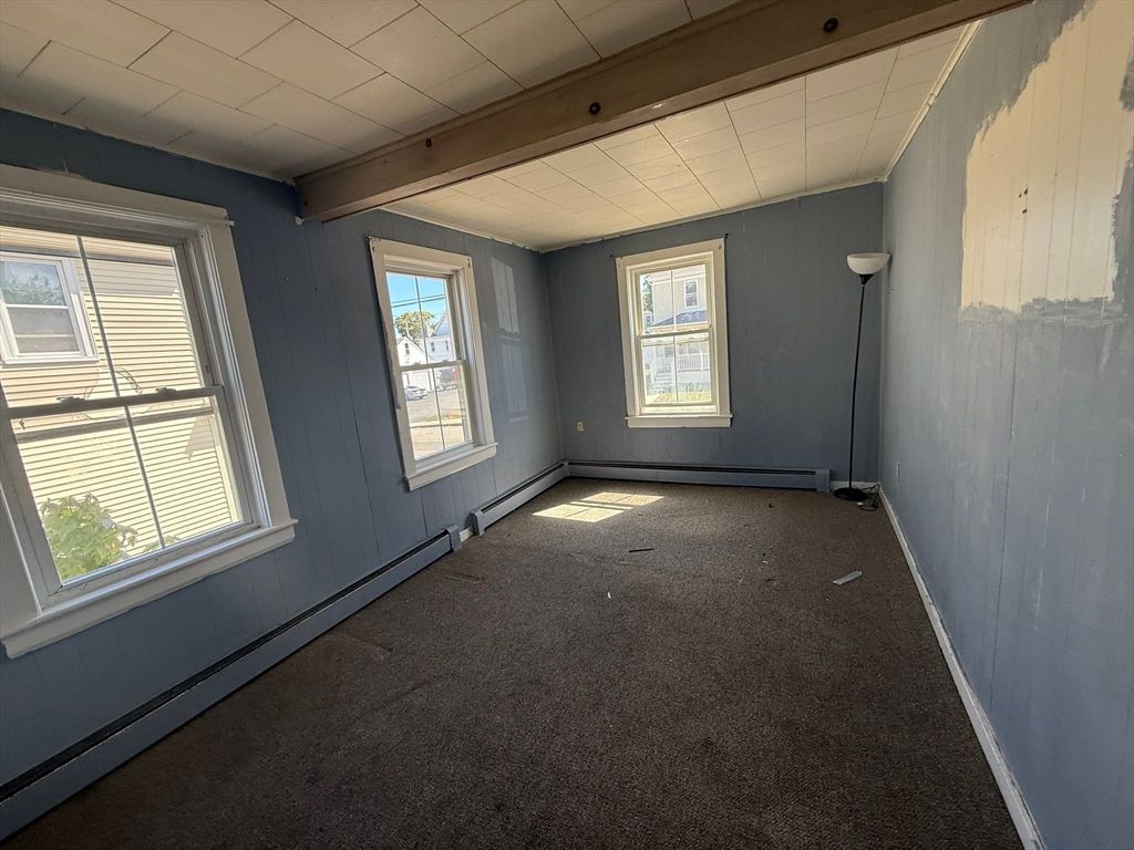 Empty room, Interior, Wooden Beams
