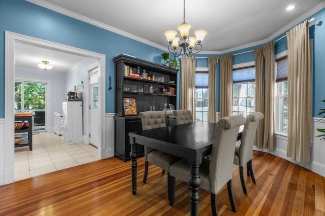 Chandelier, Dining room, Interior, Recessed Lighting, Wood Texture Flooring