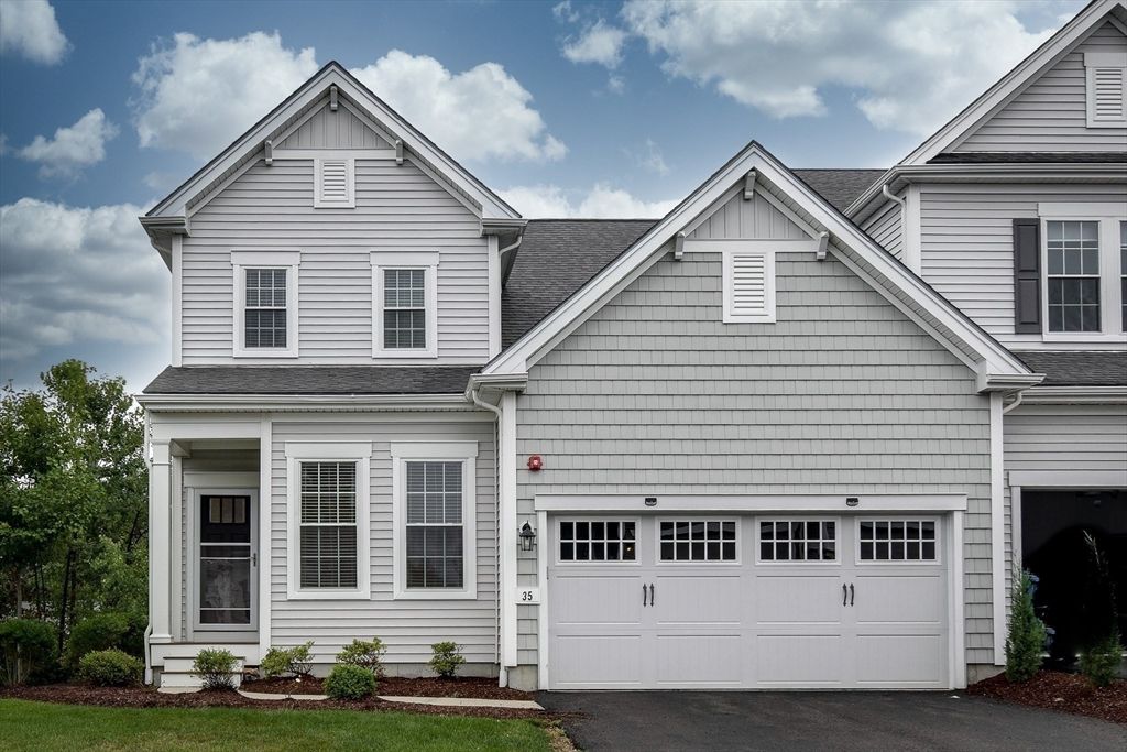 Attached, Exterior, Facade, American Craftsman