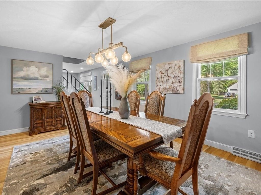 Chandelier, Dining room, Interior, Recessed Lighting, Wood Texture Flooring