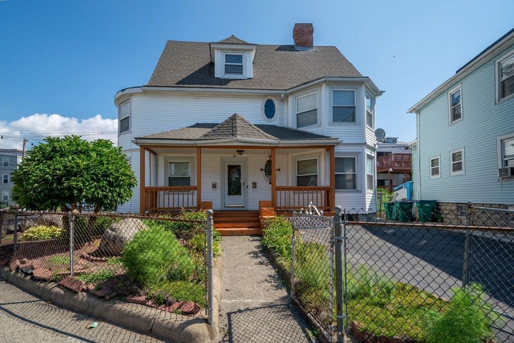 Exterior, Facade, Queen Anne Victorian