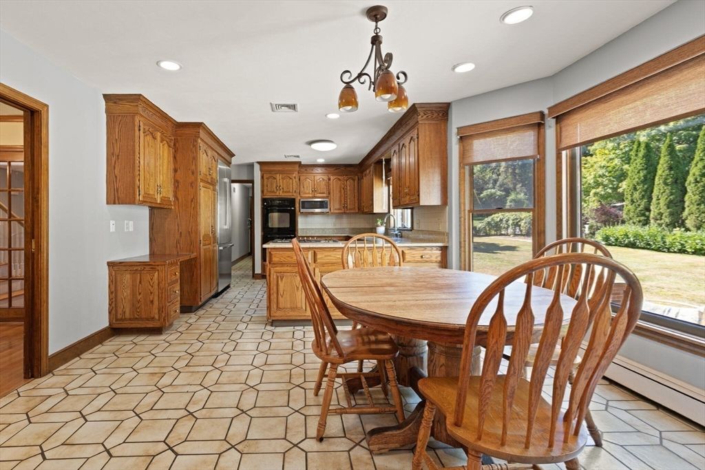 Dining room, Interior, Kitchen, Pendant Lights, Recessed Lighting, Stainless Steel Appliances