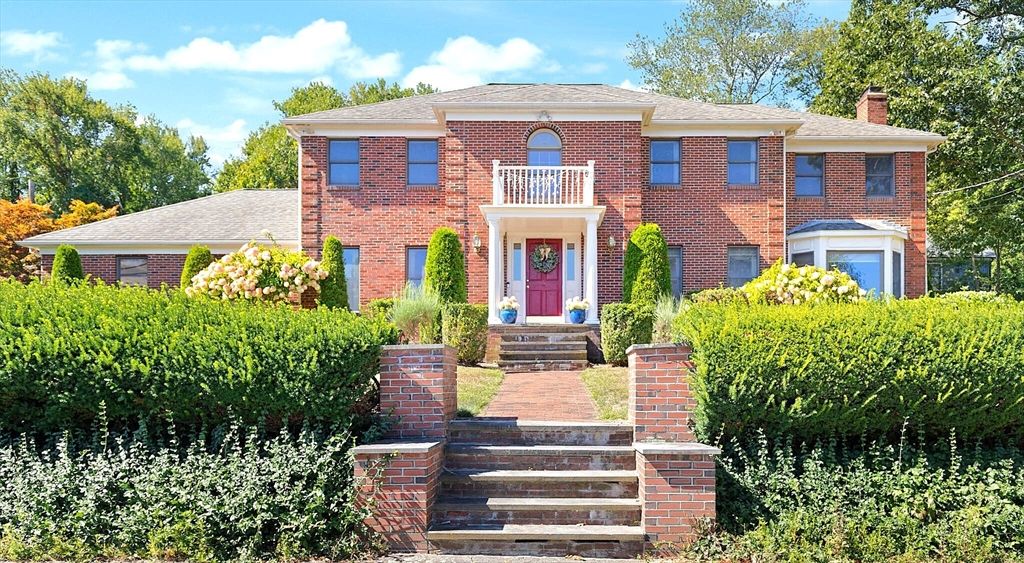 Exterior, Facade, Brick Facade, Georgian