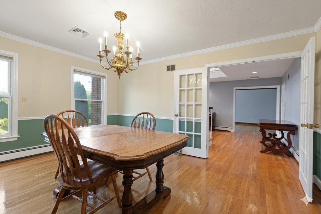 Chandelier, Dining room, Interior, Recessed Lighting, Wood Texture Flooring