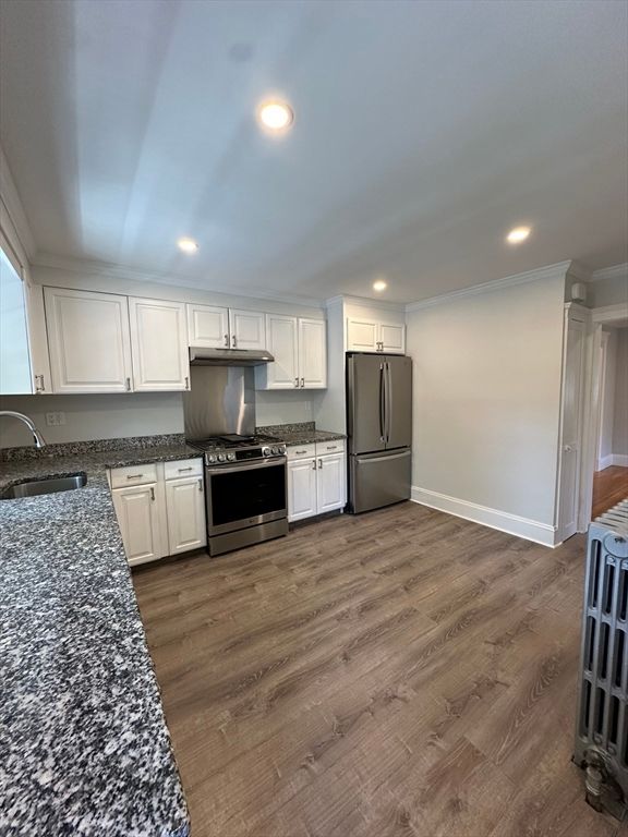 Interior, Kitchen, Recessed Lighting, Wood Texture Flooring