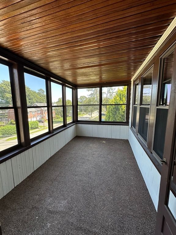 Empty room, Interior, Sun Room, Wooden Ceilings