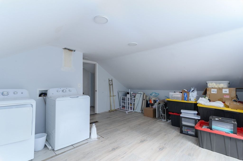 Interior, Washer, Wood Texture Flooring