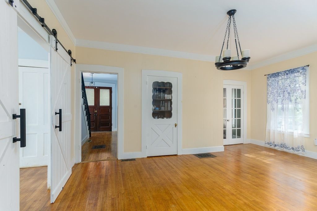 Empty room, Interior, Pendant Lights, Wood Texture Flooring