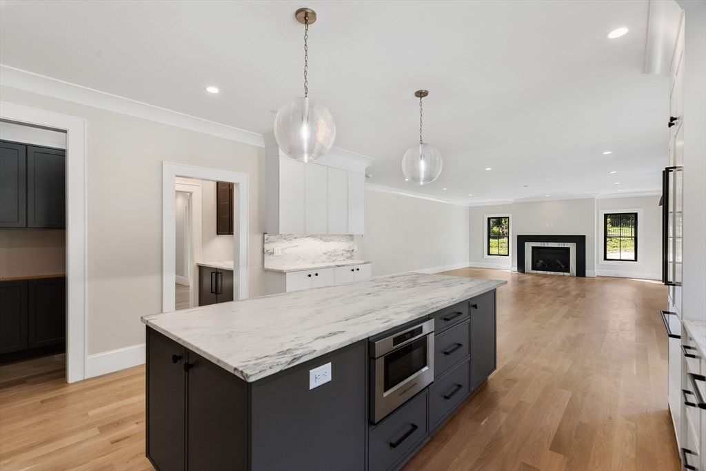 Fireplace, Interior, Kitchen, Pendant Lights, Recessed Lighting, Wood Texture Flooring