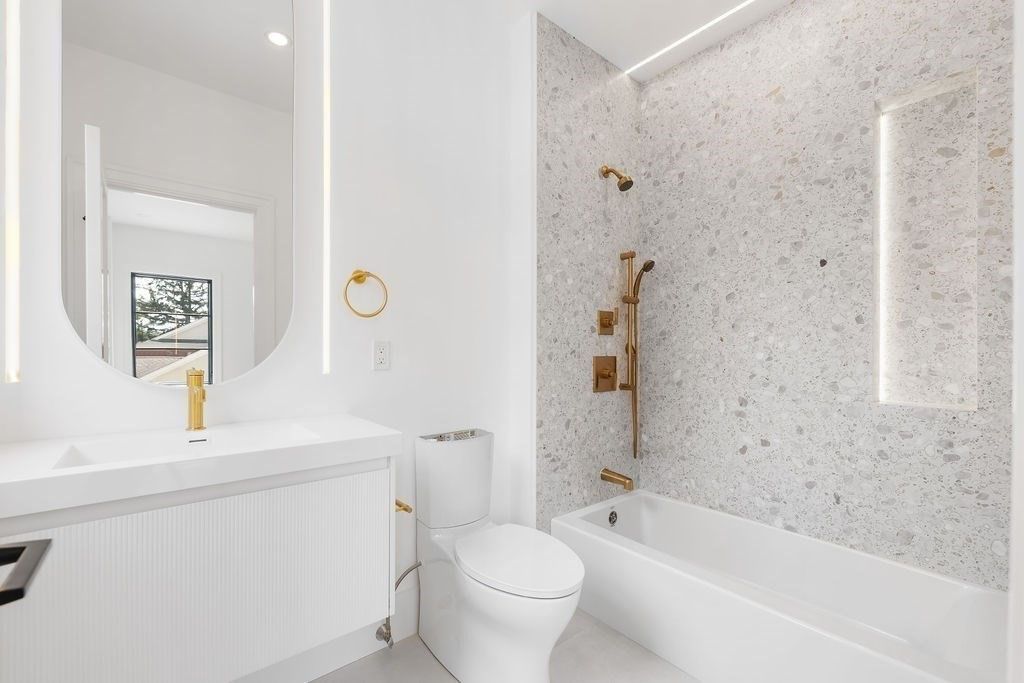 Bathroom, Interior, Recessed Lighting