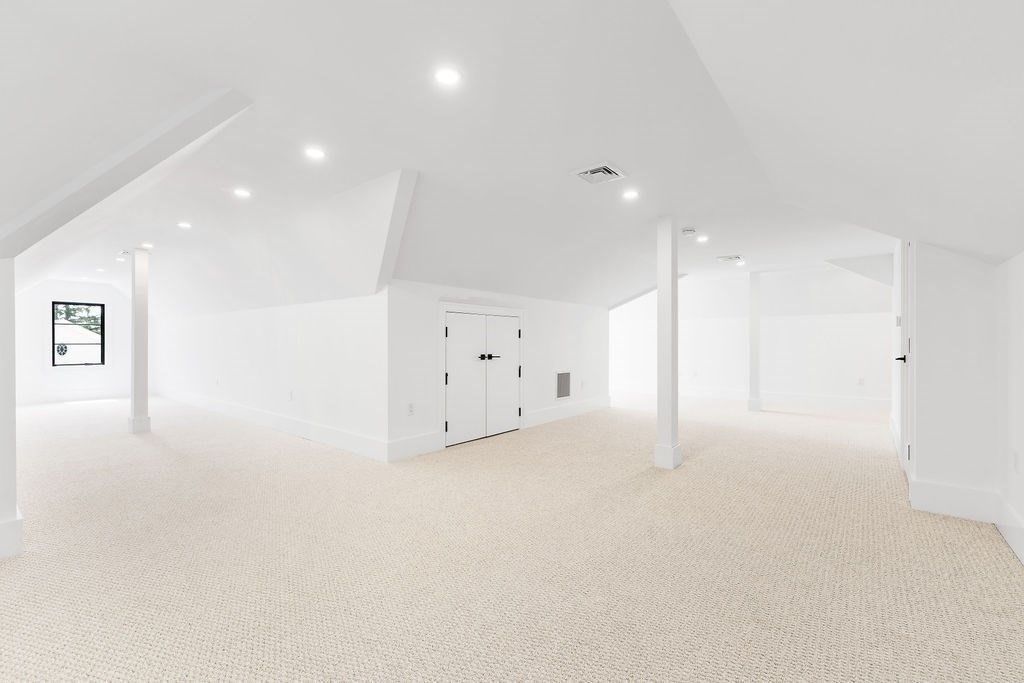 Empty room, Interior, Recessed Lighting