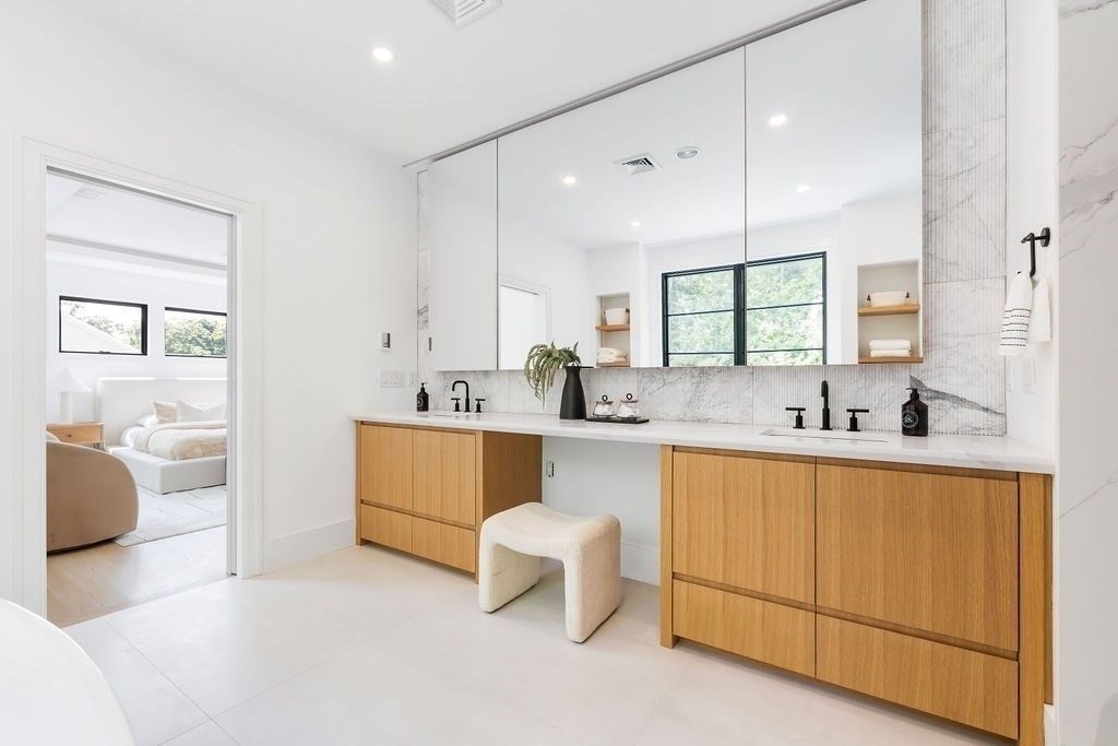 Bathroom, Bedroom, Interior, Marble Walls, Recessed Lighting