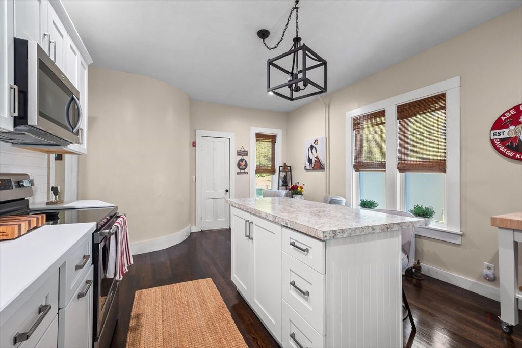 Interior, Kitchen, Pendant Lights, Wood Texture Flooring