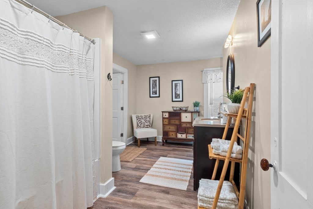 Bathroom, Interior, Recessed Lighting, Wood Texture Flooring