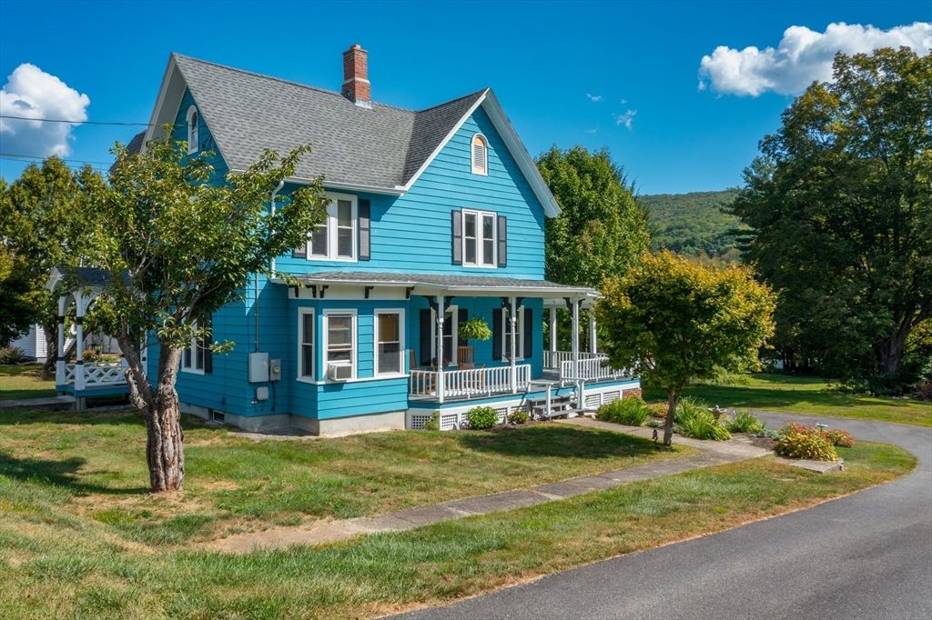 Backyard, Exterior, Facade, Queen Anne Victorian