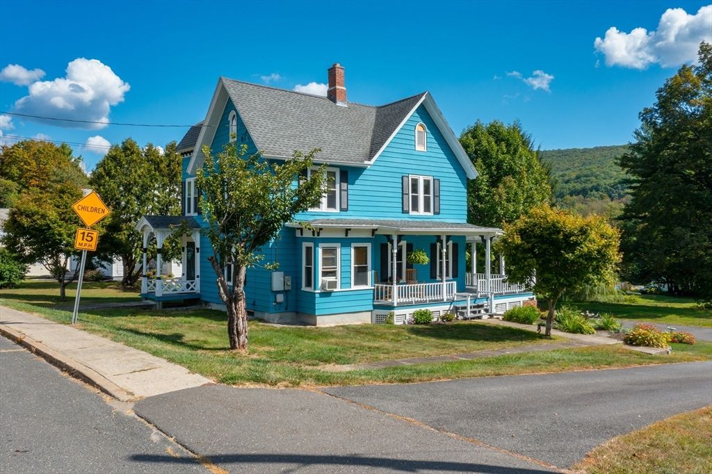 Exterior, Facade, Queen Anne Victorian